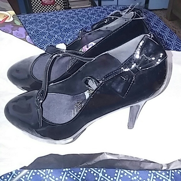 Disney Shoes - Alice in Wonderland Disney Black Stilettos